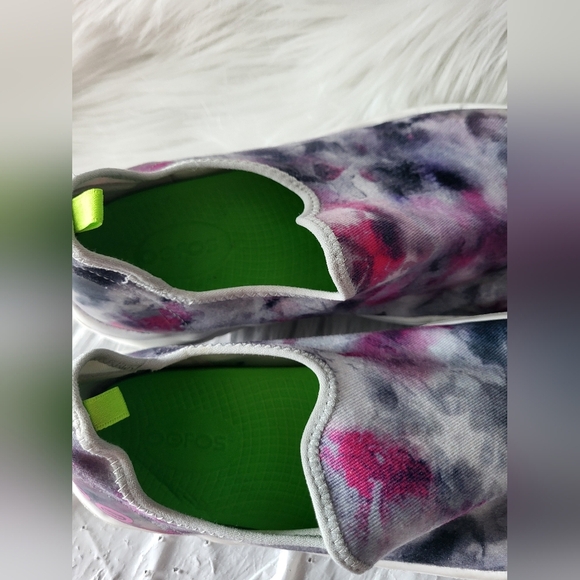 Oofos Tie-Dye Slip-On Shoes, Size 10 - Picture 6 of 7